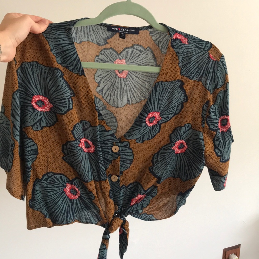 Size SMALL floral tie blouse